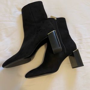 Beautiful black heeled boots with nice soft material